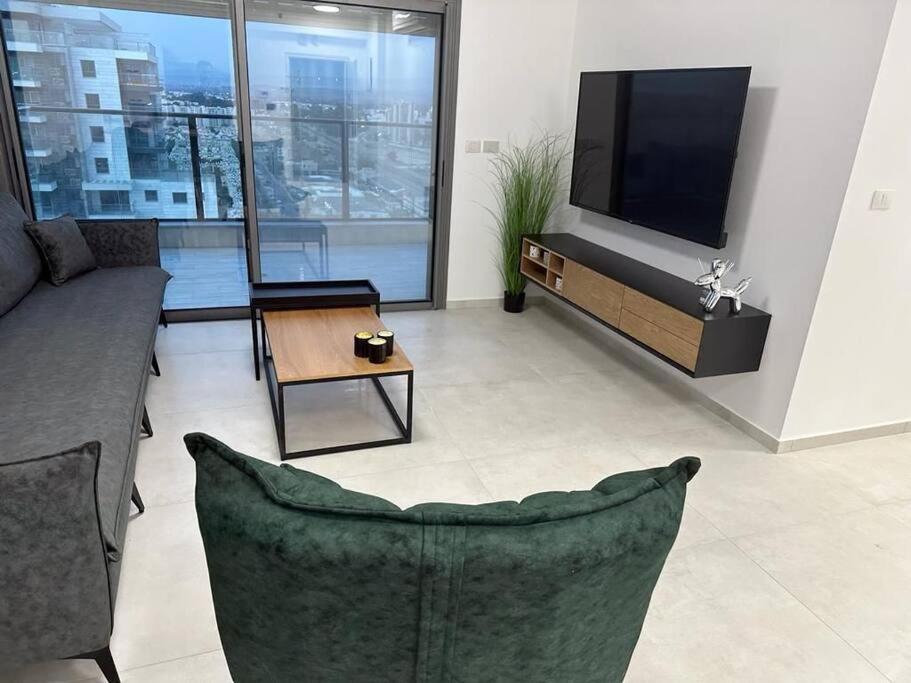Elegant 3 Bedroom Ocean View Condo In Kiryat Yam Qiryat Yam Dış mekan fotoğraf