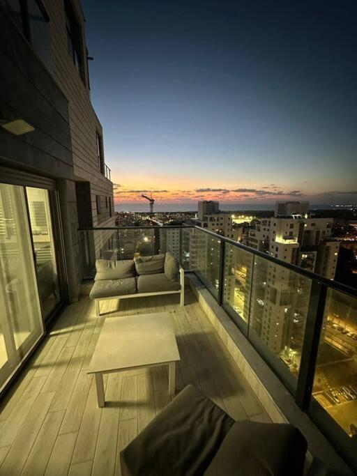 Elegant 3 Bedroom Ocean View Condo In Kiryat Yam Qiryat Yam Dış mekan fotoğraf